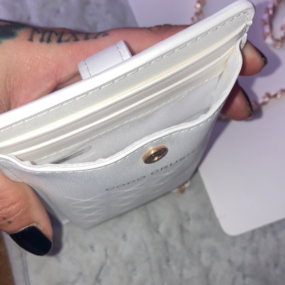 Chanel White and Gold Crossbody Bag - Picture 6 of 7